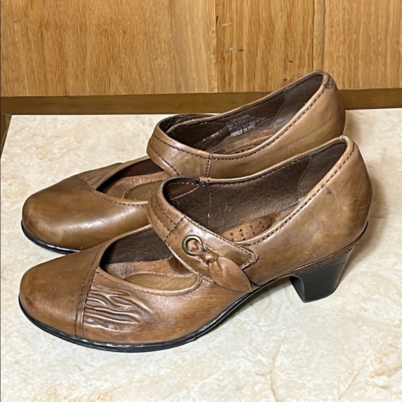 Cobb Hill by New Balance Light Brown Leather Mary Jane Heels Size 9 - Picture 2 of 11
